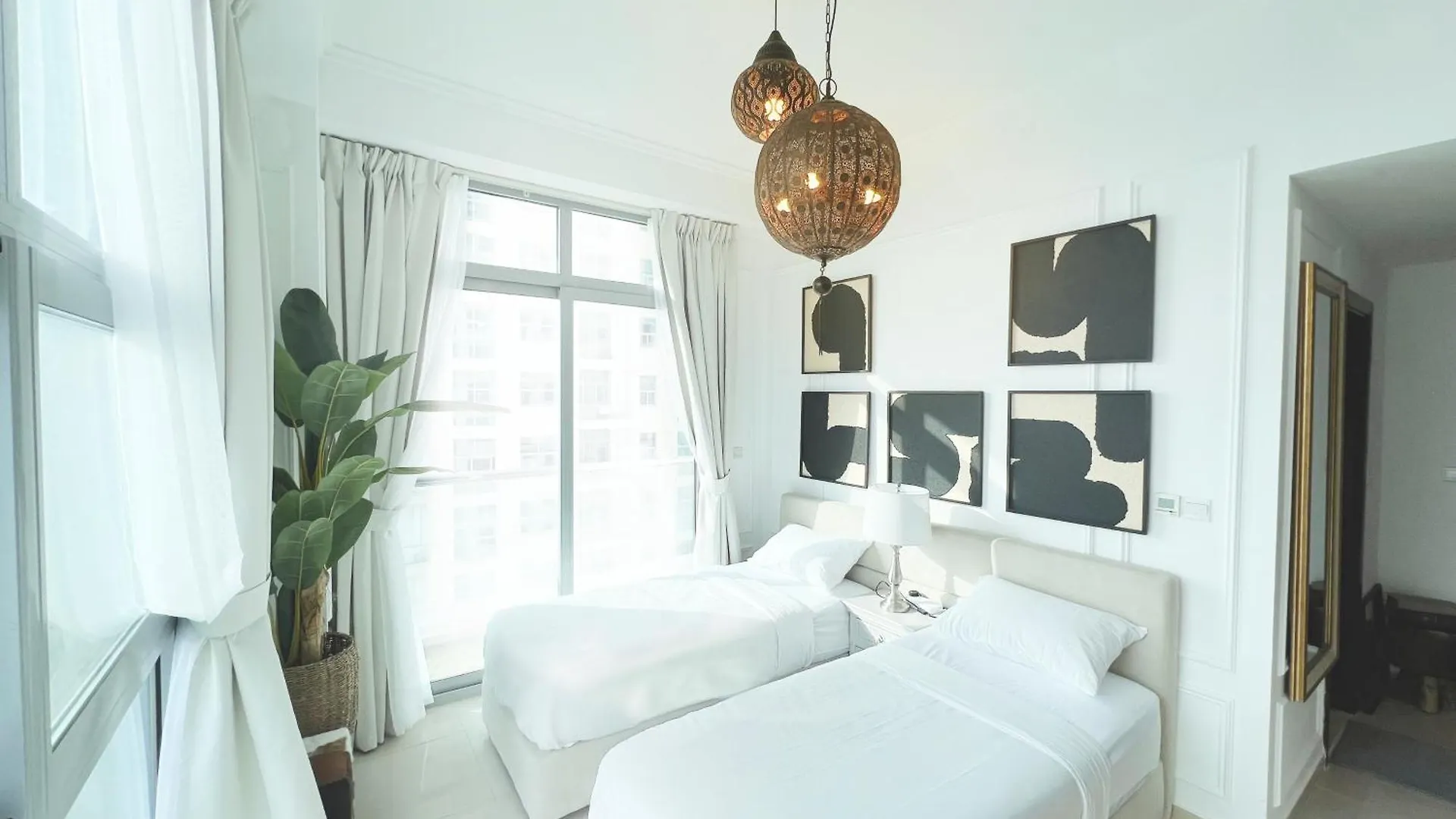 Black & Bold - Aesthetic Stay Dubai Apartment