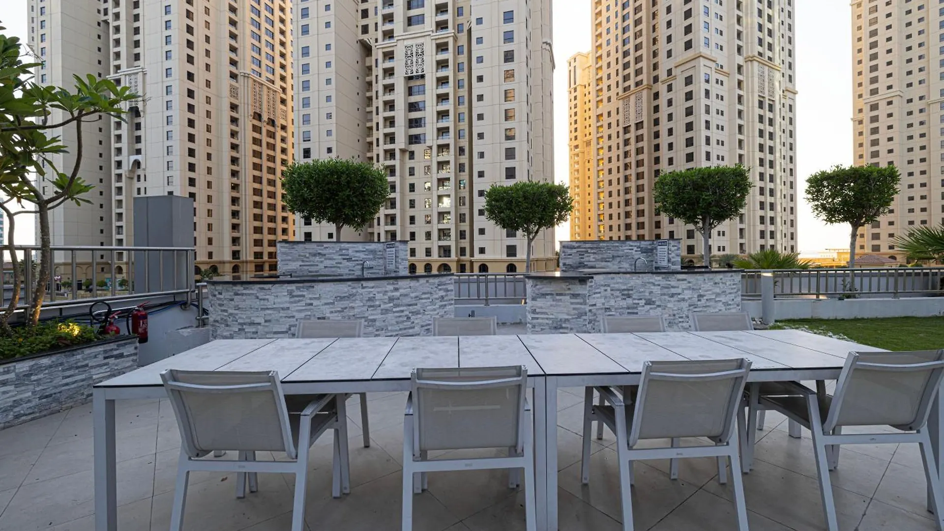 Black & Bold - Aesthetic Stay Dubai Apartment