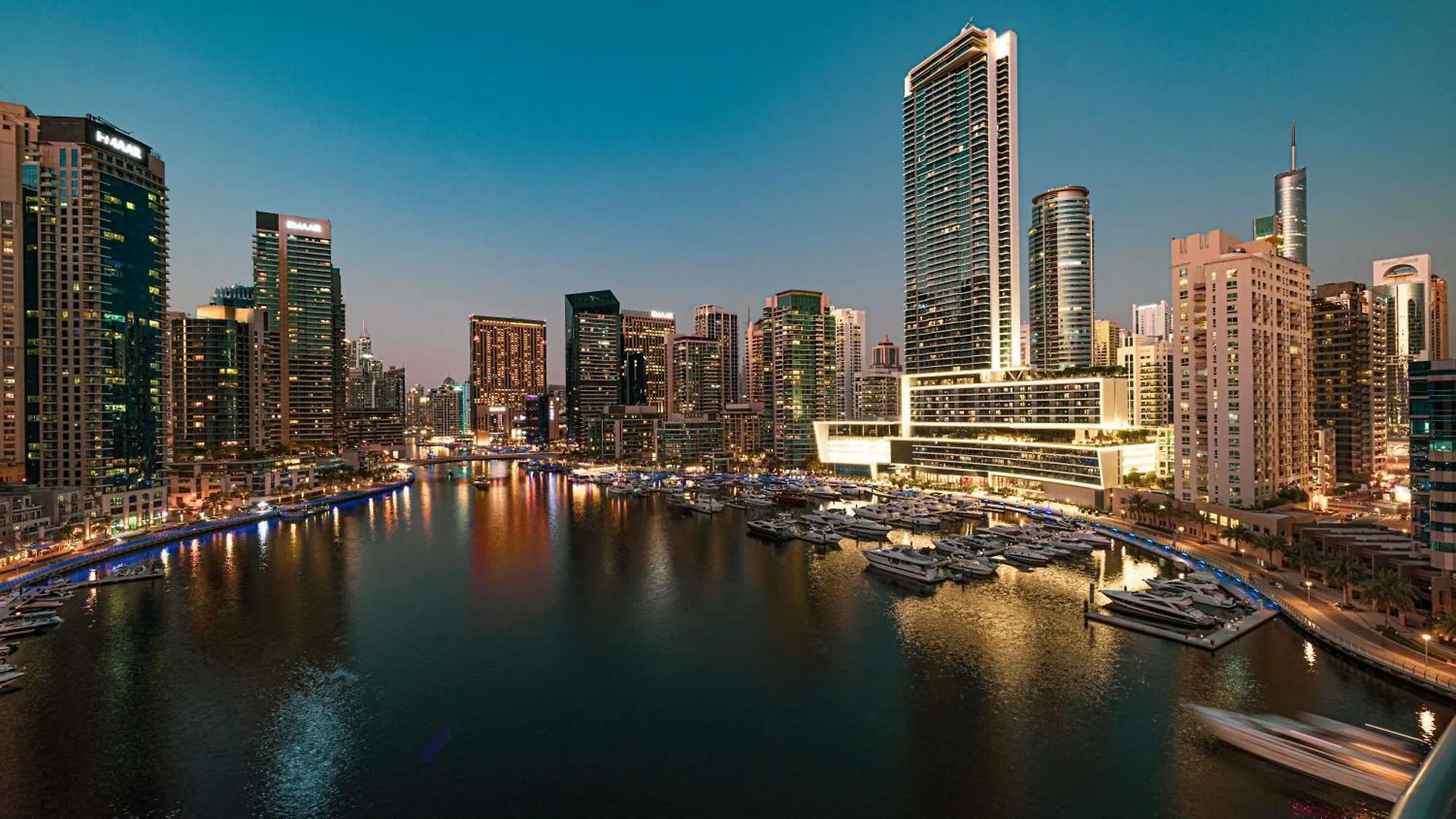 Black & Bold - Aesthetic Stay Dubai