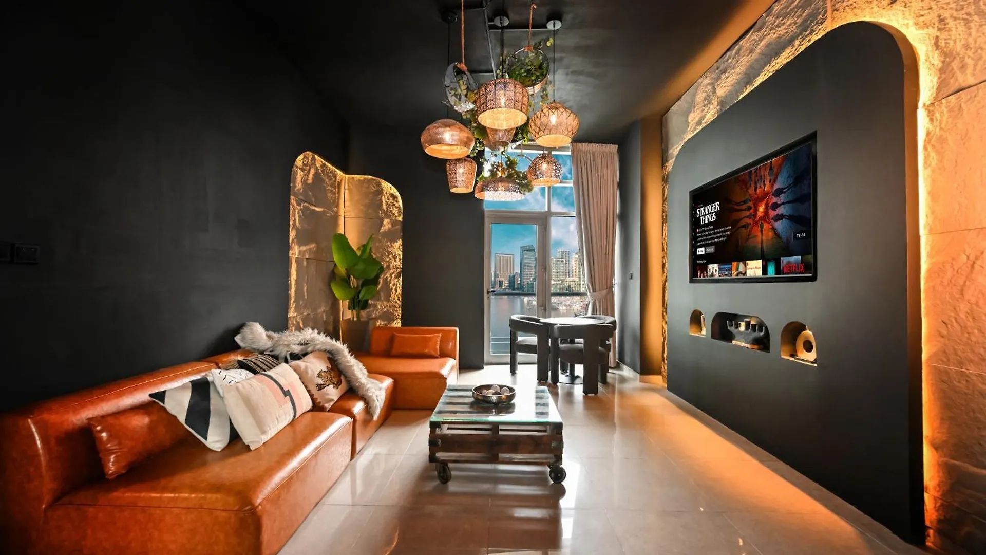 Black & Bold - Aesthetic Stay Dubai