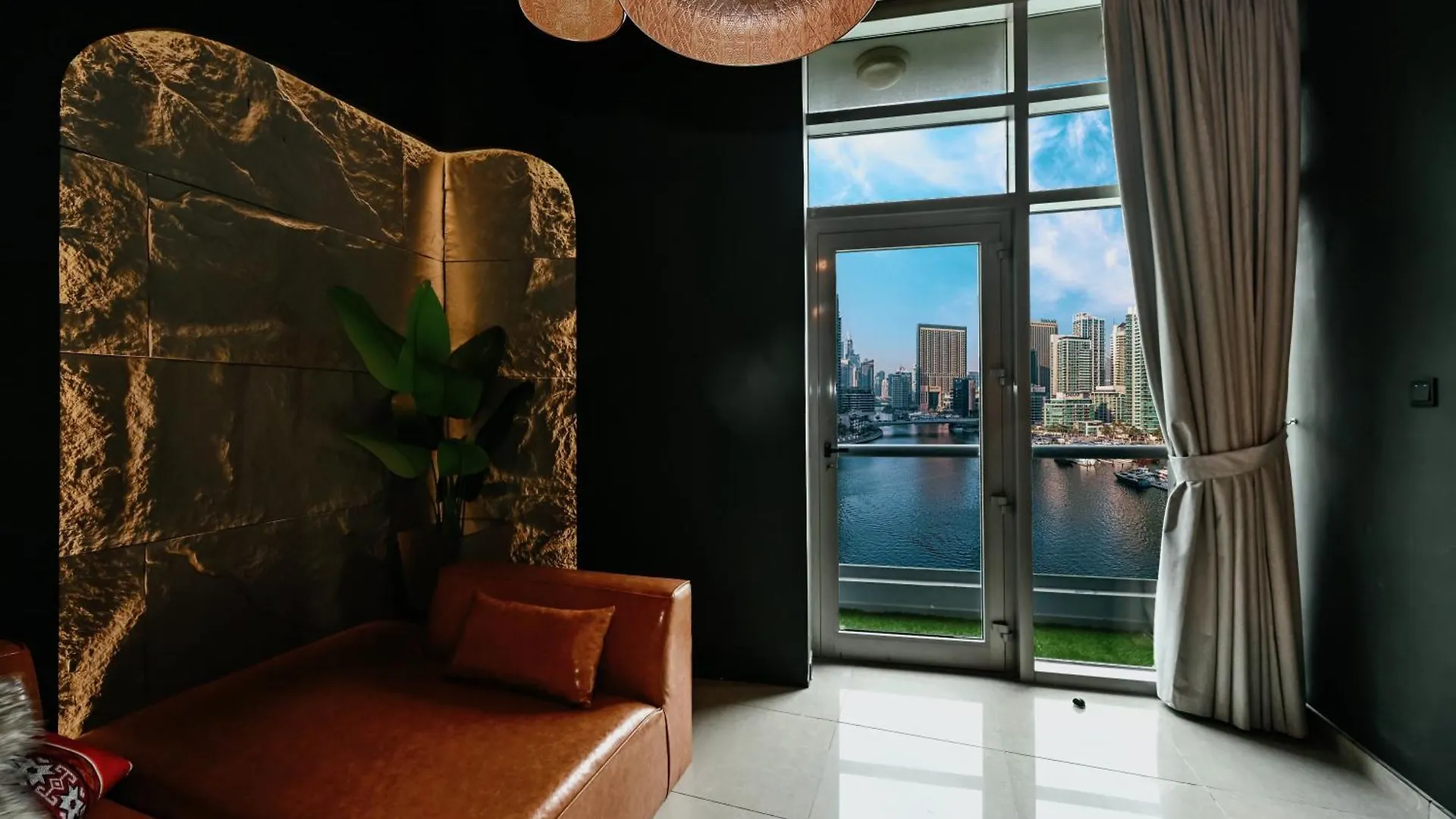 Black & Bold - Aesthetic Stay Dubai United Arab Emirates