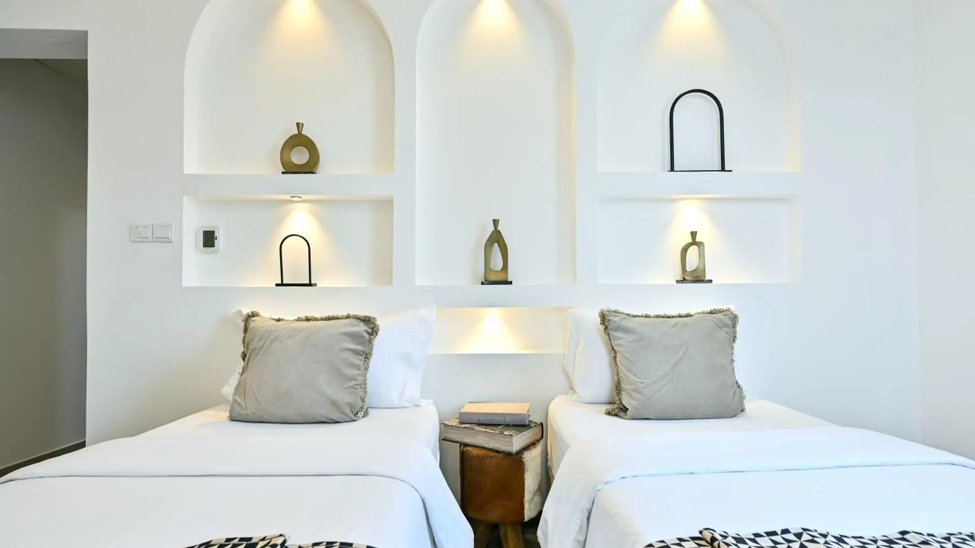 Black & Bold - Aesthetic Stay Dubai